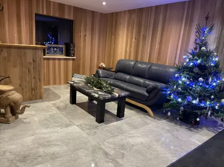 Da Vinci Guest House & Guest Parking, A Real Gem Отели в г. Колгейт