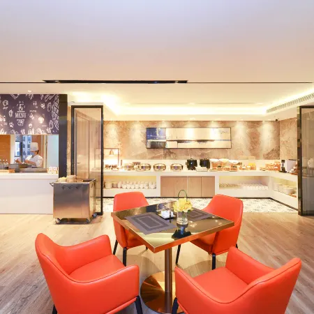 Echarm Hotel (Xingyi DCF Jushan Square)