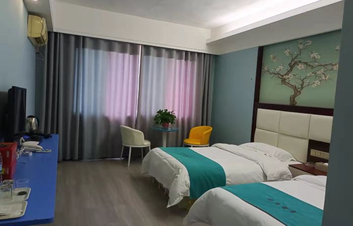 Junyi Qinglong Hotel