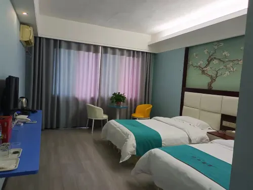 Junyi Qinglong Hotel