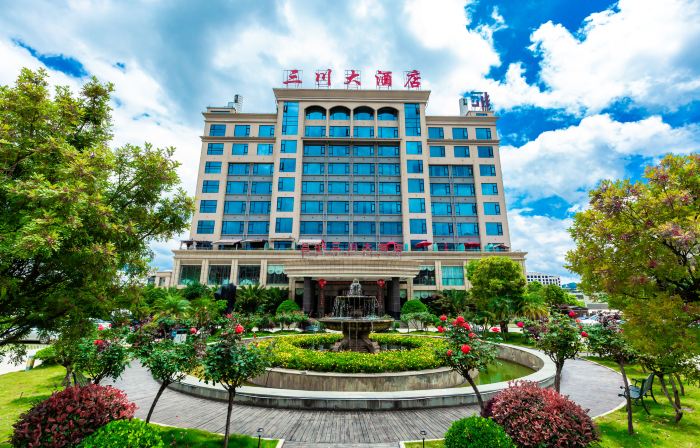 Changning Sanchuan Hotel