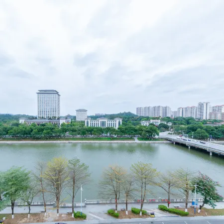 Chonpines Hotel· Yunfu Xinxing Juncheng Square Store