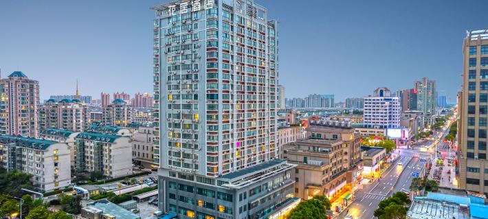 Huaju Hotel (Wenfeng World Store, Middle Jianghai Road, Qidong) Hotéis em Qidong