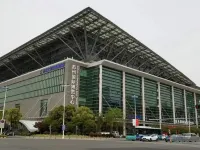 โรงแรมเคลาว์ด แฮน ยว์ (ศูนย์นิทรรศการทะเลสาบจินจี ซูโจว) โรงแรมใกล้มูนฮาร์เบอร์