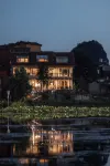 Puzhe Heiye Sheyin Luxury Lake View Resort Hotel