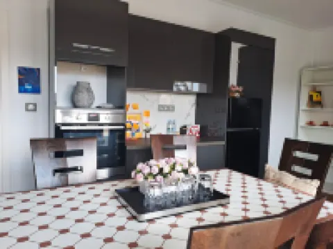 安靜民宿雅典市中心-整套兩居室-頂樓100平米陽台看雅典日出日落 新斯米爾尼酒店