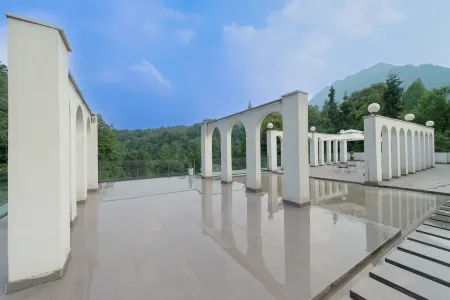 Bifengxia Lanshan Designer Homestay Отели рядом с достопримечательностью «Bifeng Gorge»