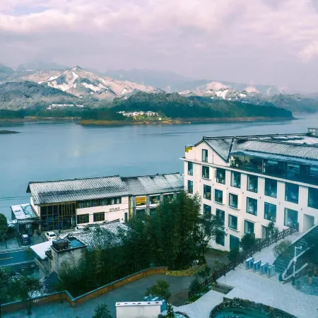 Lakefront Yayuan Hot Spring Hotel
