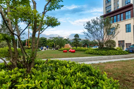 30 Degree North Latitude Homestay (Enshi Cultural Plaza Airport) Отели рядом с достопримечательностью «Hubei Enshi College»