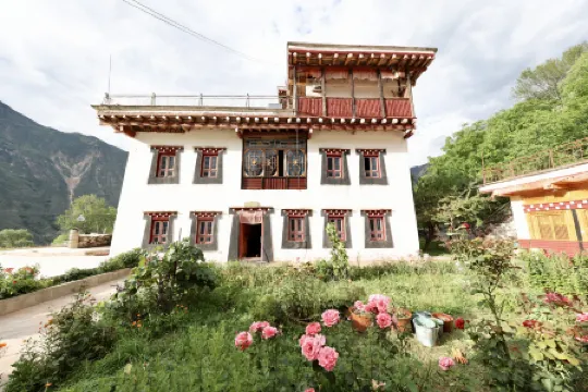 Danba E'qie Time Tibetan House Chinese Inn