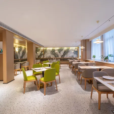 Jifen International Hotel (Qingtian High-speed Railway Station)