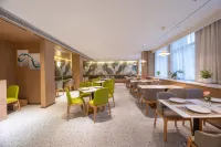 Jifen International Hotel (Qingtian High-speed Railway Station)