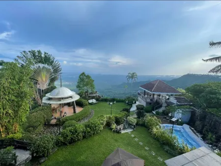 The Lakeview Suites Отели в г. Тагайтай