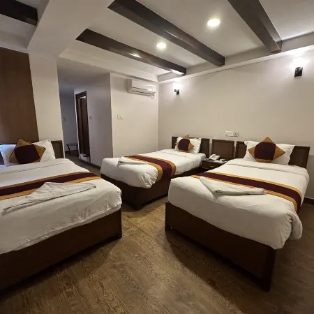 Hotel Everest Nepal Отели рядом с достопримечательностью «Бхимсен Тауэр (Дарахара)»