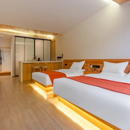 Floral Hotel· Fengxutai Hot Spring Hotel(Laojunshan Yunjing Cableway Branch)