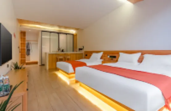 Floral Hotel· Fengxutai Hot Spring Hotel(Laojunshan Yunjing Cableway Branch)