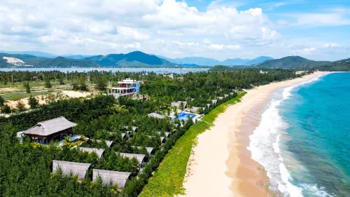 Hoa Loi Resort Hotels in Song Cau