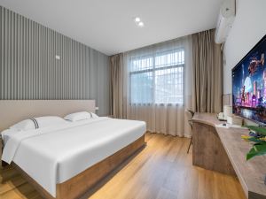 Huatian Dream Art Hotel (Tianhe Airport)