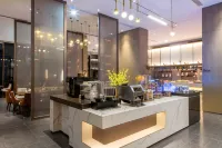 โรงแรมเดอะคิวบ์ - พร้อมอาหารเช้า