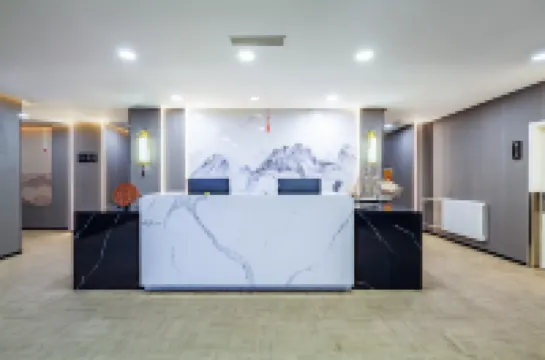 Home Inn · Ruibaiyun Hotel (Pingyao Ancient City South Gate Tourist Center)