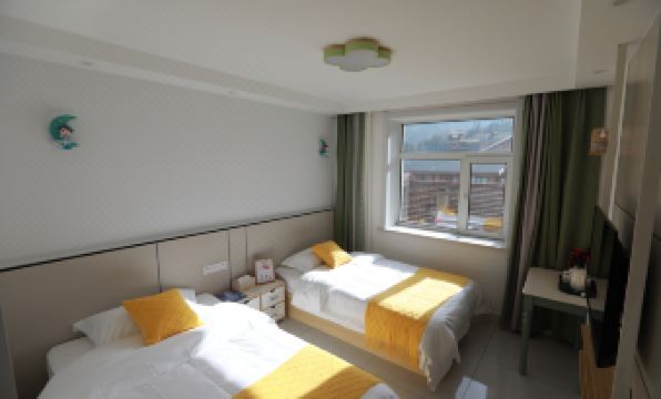 Zhang Licheng Family Hotel