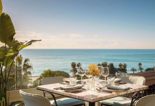 1. 아난타라 플라자..