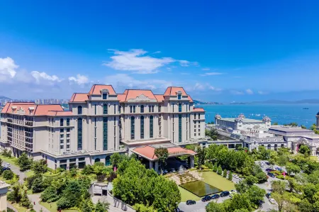 Steigenberger Qingdao Отели рядом с достопримечательностью «Lingshanwan Seaside Park»