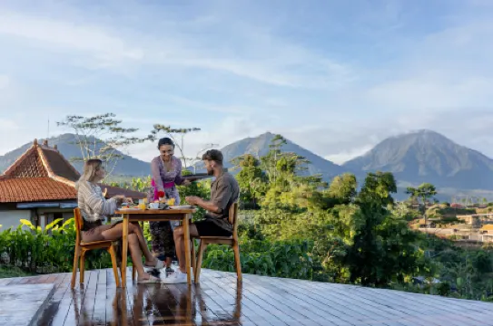 Munduk Tentrem Resort Отели рядом с достопримечательностью «Водопад Мундук»