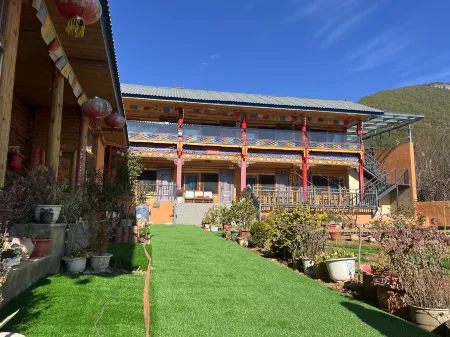 Zhuoji Shanshui Homestay Отели рядом с достопримечательностью «Sichuanlugu Lake Scenic Area»