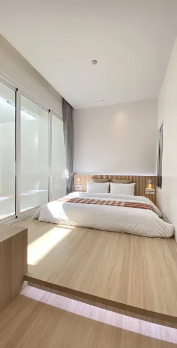 ห้องดีลักซ์เตียงใหญ่ พร้อมอ่างไม้ก๊อก