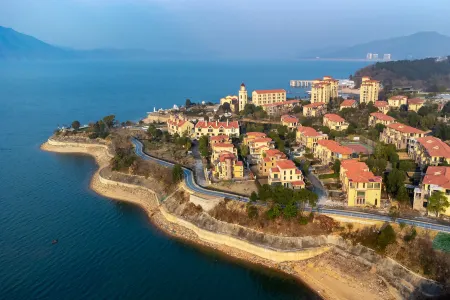 Floral Hotel · Lvcheng Shiguang Hotel(Huangshan Taiping Lake Scenic Area Store) Отели рядом с достопримечательностью «Taiping Lake»