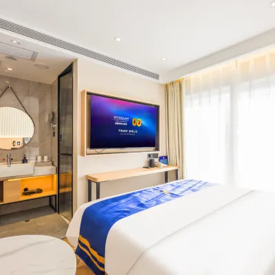 Super 8 Hotel (Beijing Nanluoguxiang Subway Station) Hotels near Shichahai Area