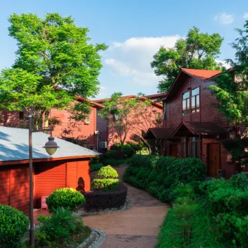 Shiquan Village Wooden House Hotel