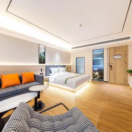 GreenTree Inn Express Hotel (Lanzhou West Railway Station Lily Park)