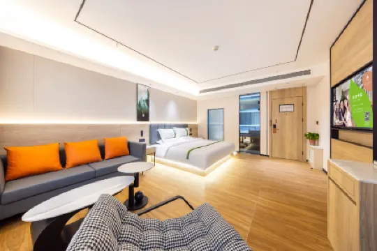 GreenTree Inn Express Hotel (Lanzhou West Railway Station Lily Park)