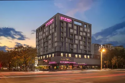 Shanghai Regent Hotel (Emeishan High-speed Railway Station)