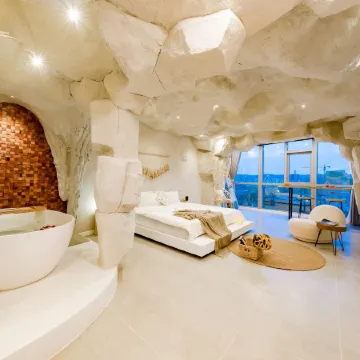Huarong Designer Homestay (Kunming South Railway Station Colorful Yunnan Diyicheng Branch)
