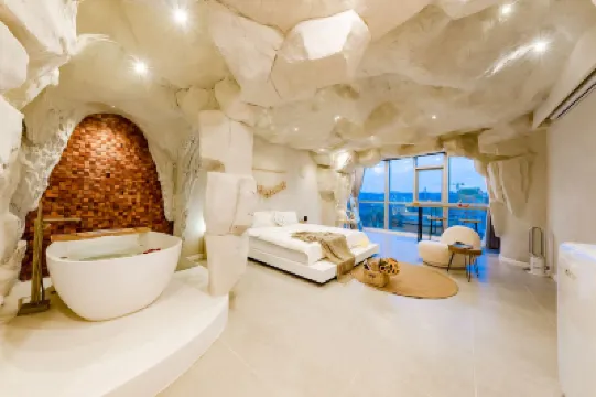 Huarong Designer Homestay (Kunming South Railway Station Colorful Yunnan Diyicheng Branch) Hotels in 