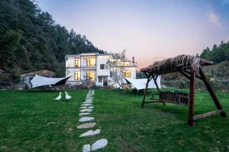 Qingshuitanghotel Отели в г. Цзиндечжэнь