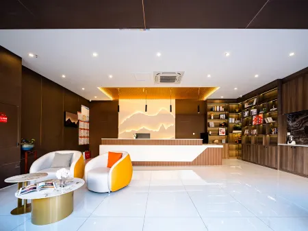 Qiuguojia Hotel (Tai'an High-Speed Railway Station) Отели рядом с достопримечательностью «Shandong University of Science and Technology (Fenghuang Road)»