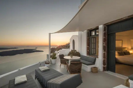 Aqua Luxury Suites Отели рядом с достопримечательностью «Feel Santorini»