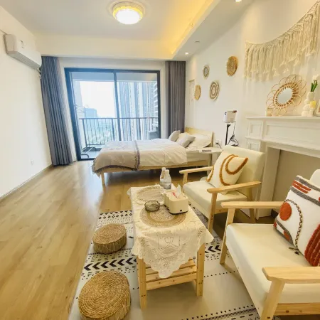 Shiyun Xiaozhan Apartment (Jiangmen Station Xinhui Darongcheng)