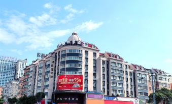 Yilu·Four Seasons Hotel (Pengtai Department Store,Jinhui Middle Road Yichun Gao'an City )