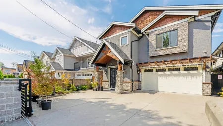 Bird Lodge Отели рядом с достопримечательностью «City Centre Community Centre»