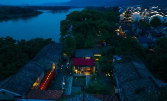 Seclusive Life In Landscape