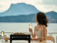 Lugu Lake Front Lake·Yueyao Lakeview Resort Hotel Hotels in Ninglang