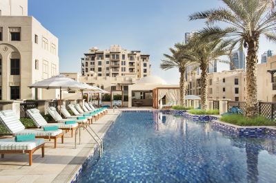 屋外プール マンジル ダウンタウン ドバイの写真