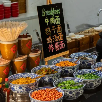 Hampton by Hilton Wuhan Sixin Guobo Отели рядом с достопримечательностью «Третья Средняя Школа Вухана»