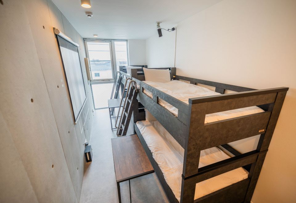 민 한에다 공항 로비