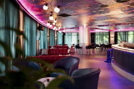 Ibis Styles Sydney Central Отели рядом с достопримечательностью «The Cenotaph»